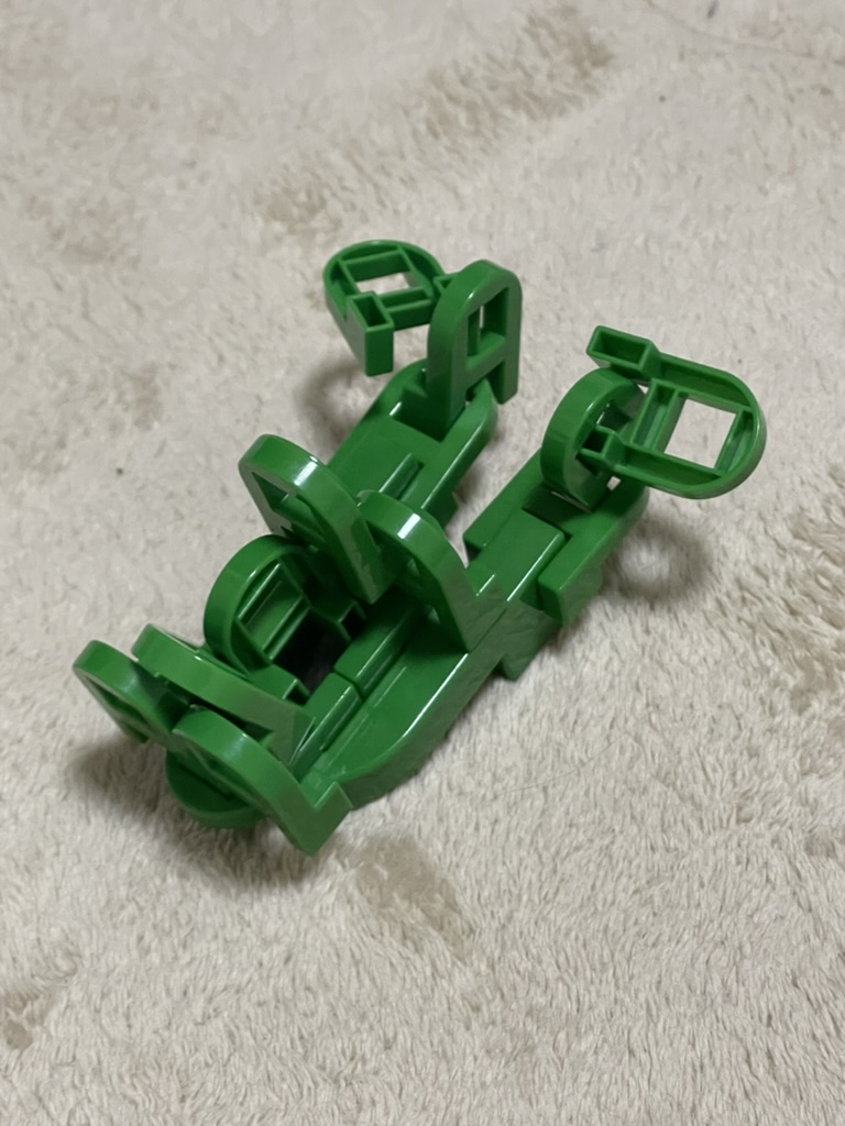 リブロックで作った2歳10ヶ月の作品「あかちゃんのせわ」